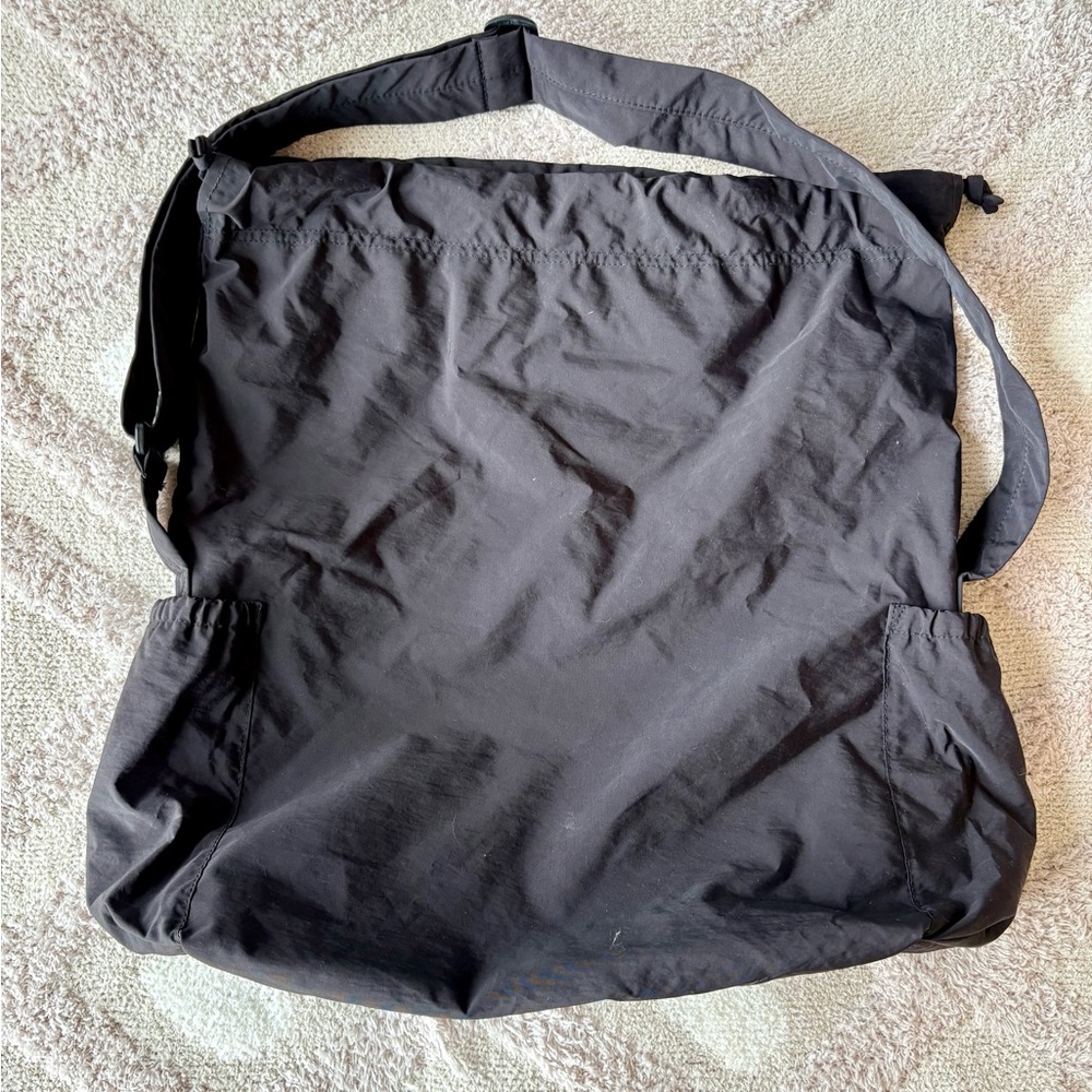Uniqlo Black Women's Messenger Bag - Lightweight Crossbody - Picture 2 of 3
